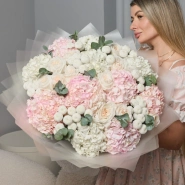 WOW букет из гортензий, пионовых роз и хризантем Ньютон (31 шт)