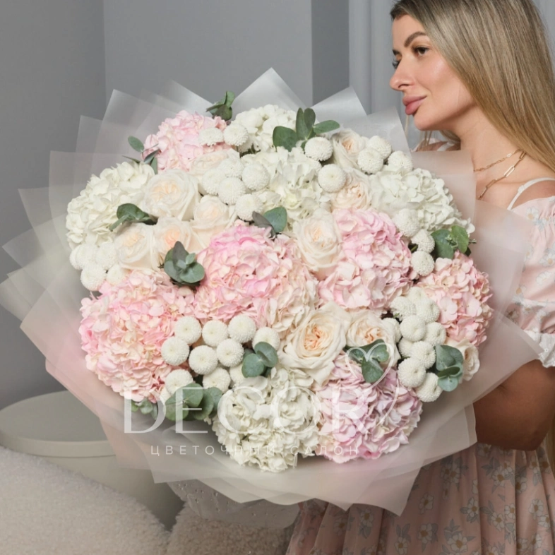 WOW букет из гортензий, пионовых роз и хризантем Ньютон (31 шт)